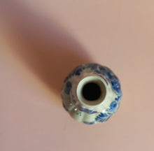 Load image into Gallery viewer, Delft Bud vase with bulbous shape
