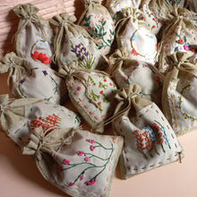 Load image into Gallery viewer, emroidered linen drawstring lavender sachet
