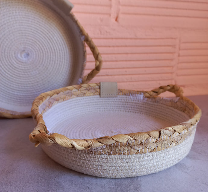 Cotton and seagrass tray with baskets